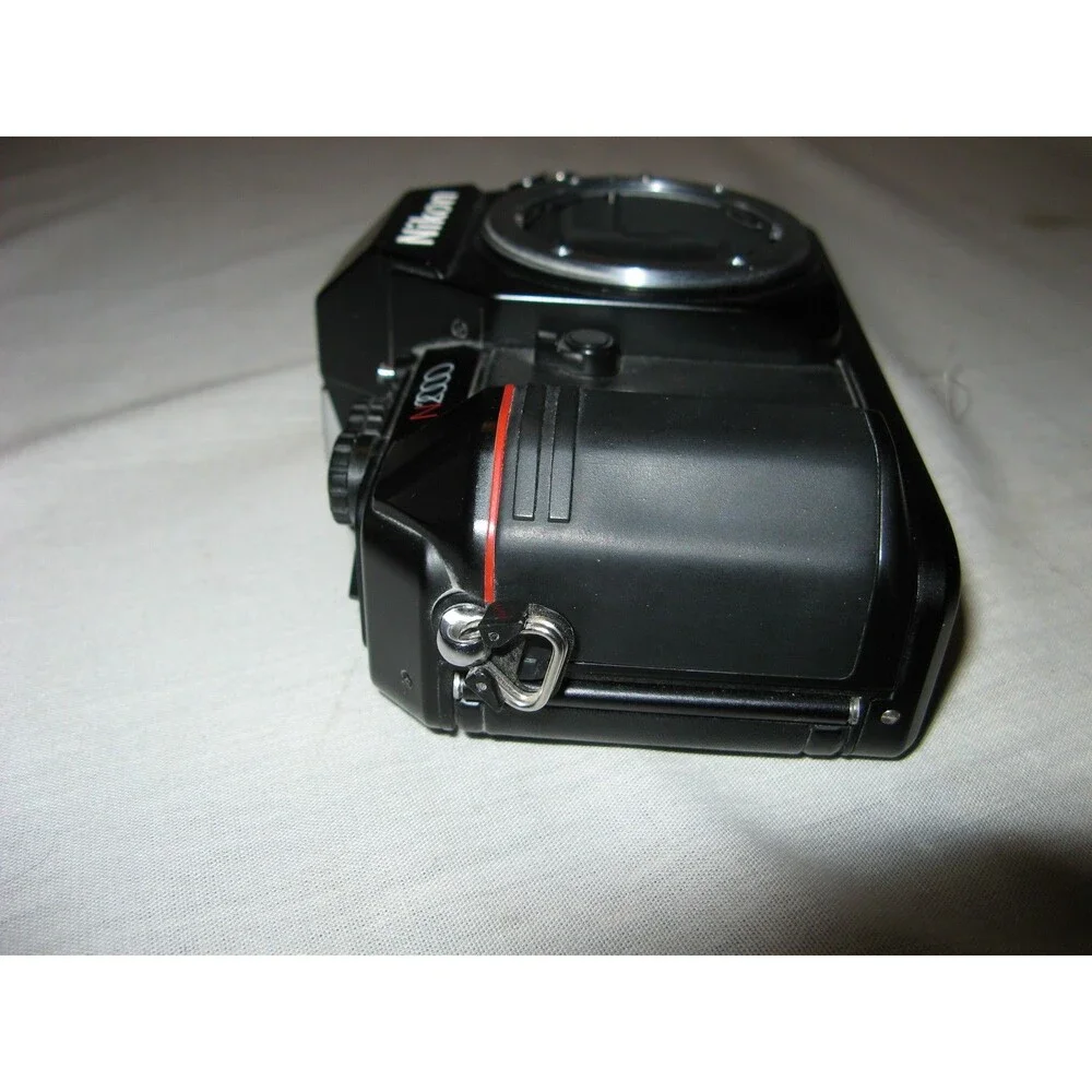 Nikon N2000 35mm Film SLR Camera Black No Lens Powers  SEE DESCRIPTION